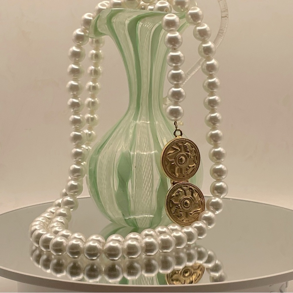 Vintage Salvatore Ferragamo Italy Long 34”Pearl Necklace Iconic Shoes Clasp Sign